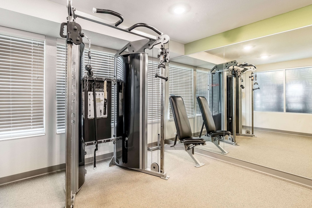WoodSpring Suites Colton 27/40