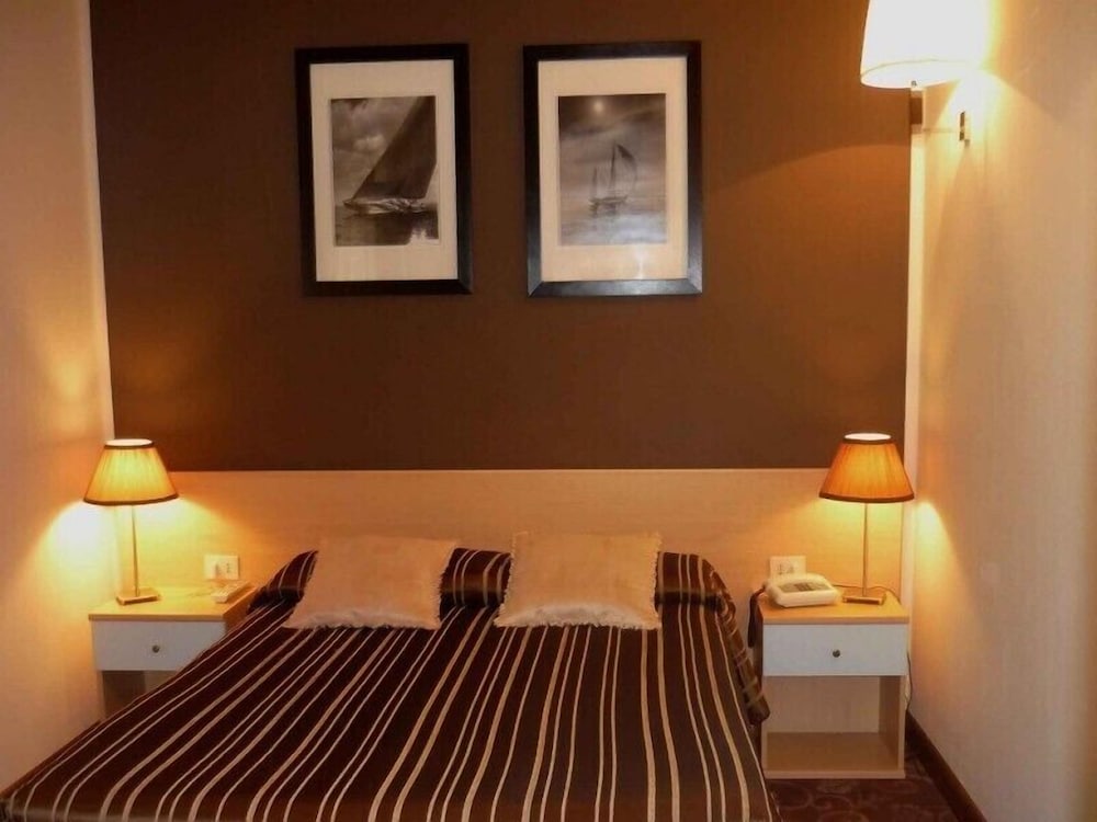 Hotel Ancora Riviera 12/18
