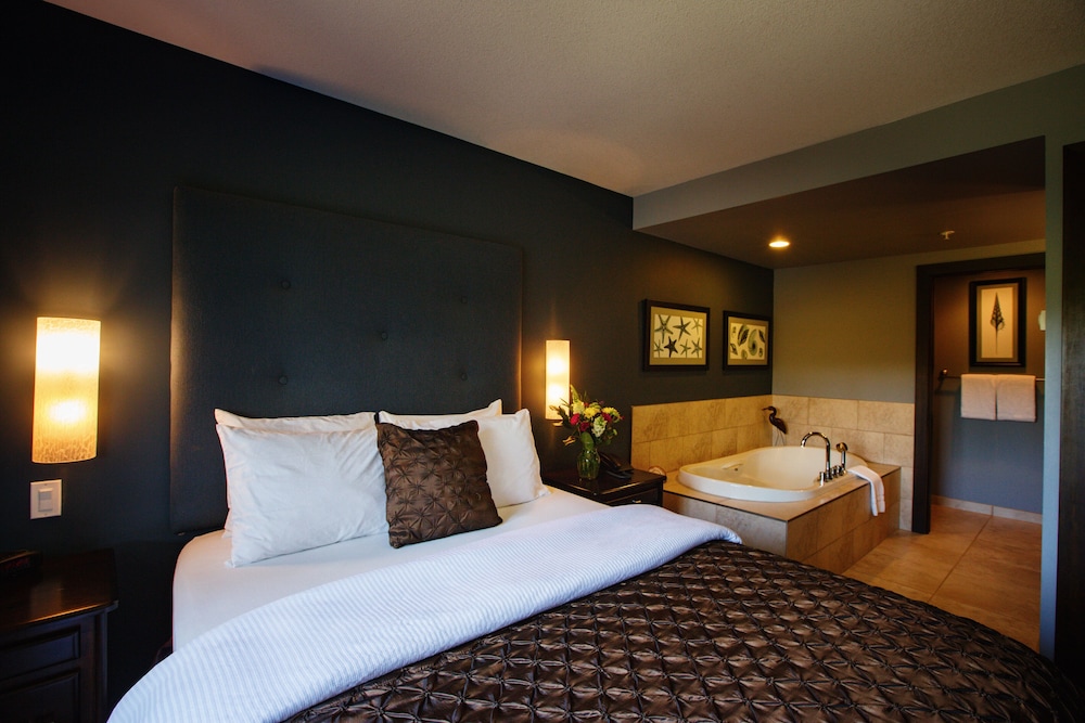 Sunrise Ridge Waterfront Resort 26/82