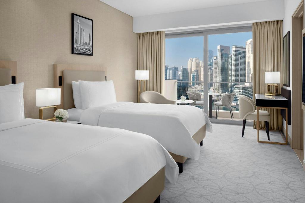 Guest Room, Executive, Twin Beds, Marina View, Balcony, Club Floor