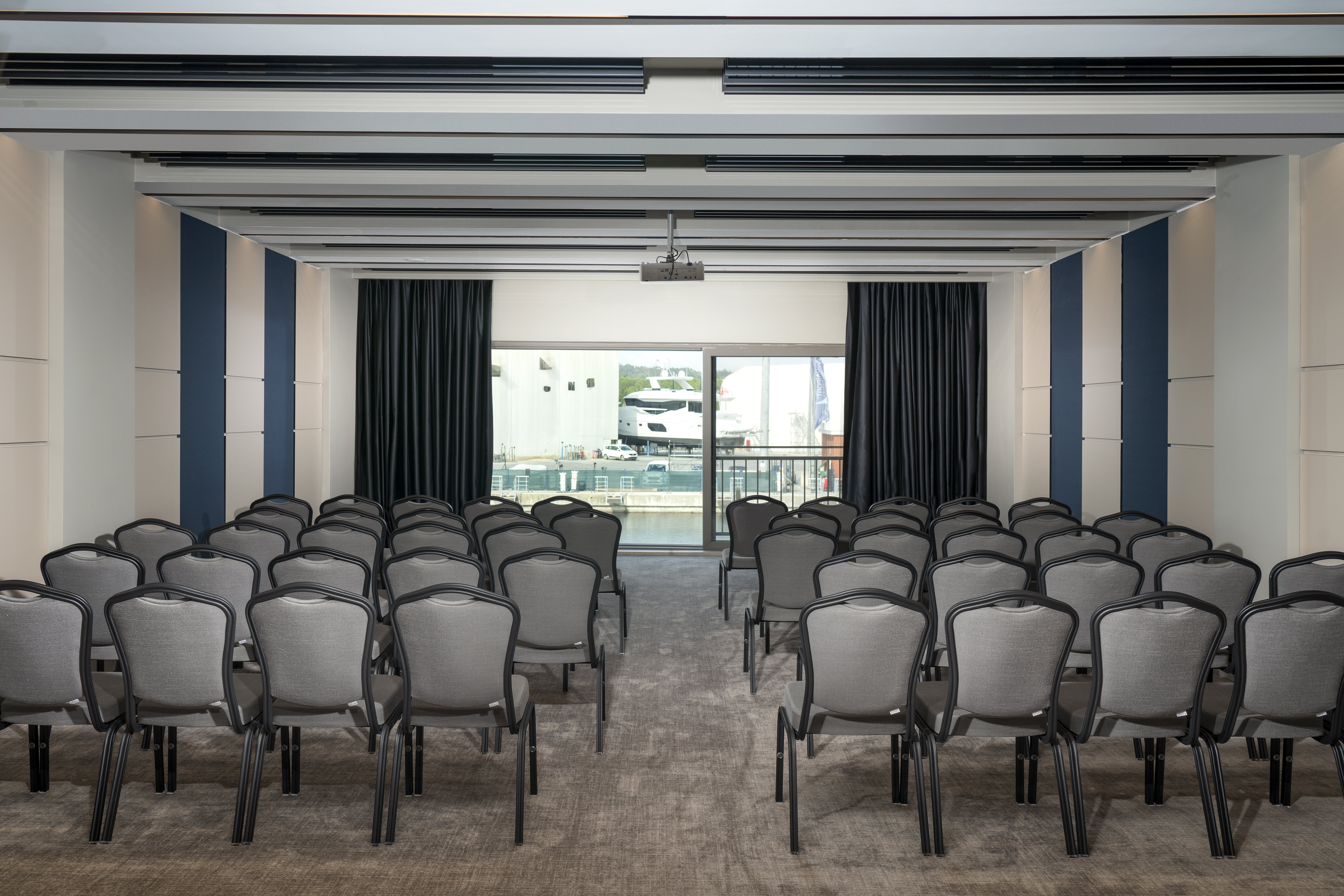 Crowne Plaza Istanbul Tuzla Viaport Marina 72/82