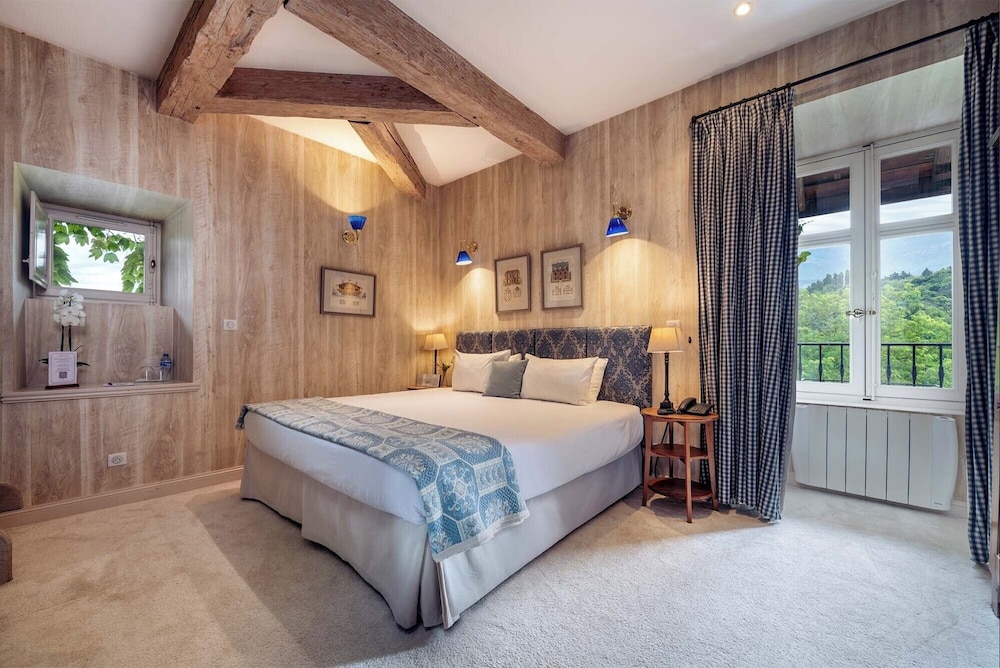 جناح بسرير كوين وسريرين فرديين، Chateau de Candie 3/10