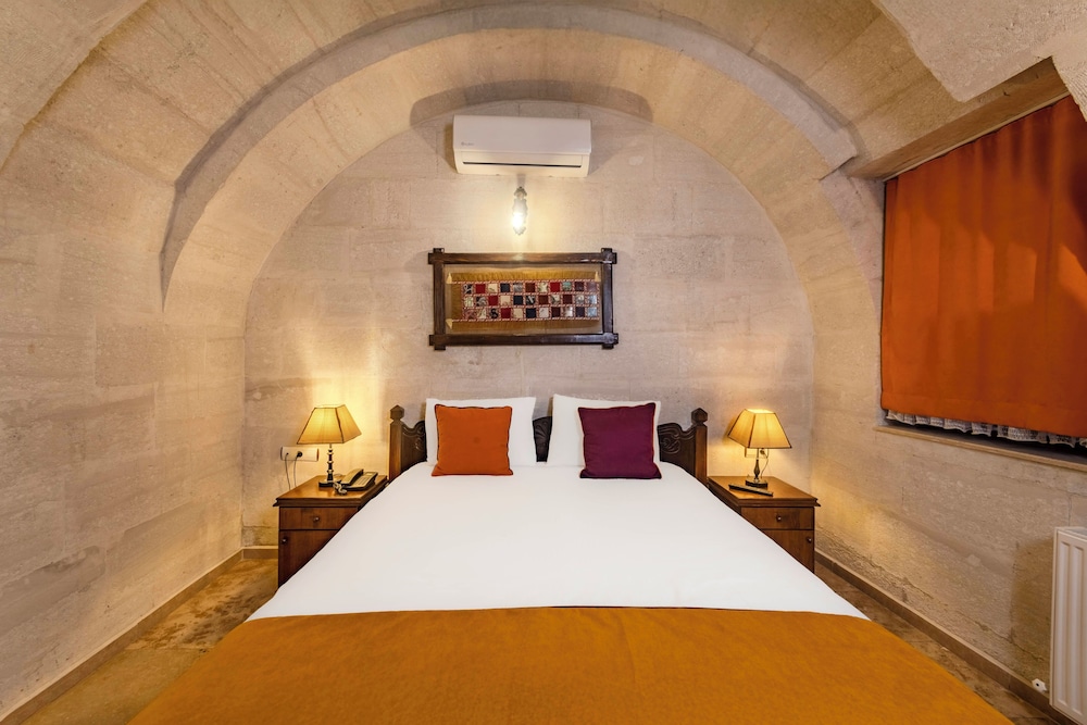 Grand Elite Cave Suites 18/50