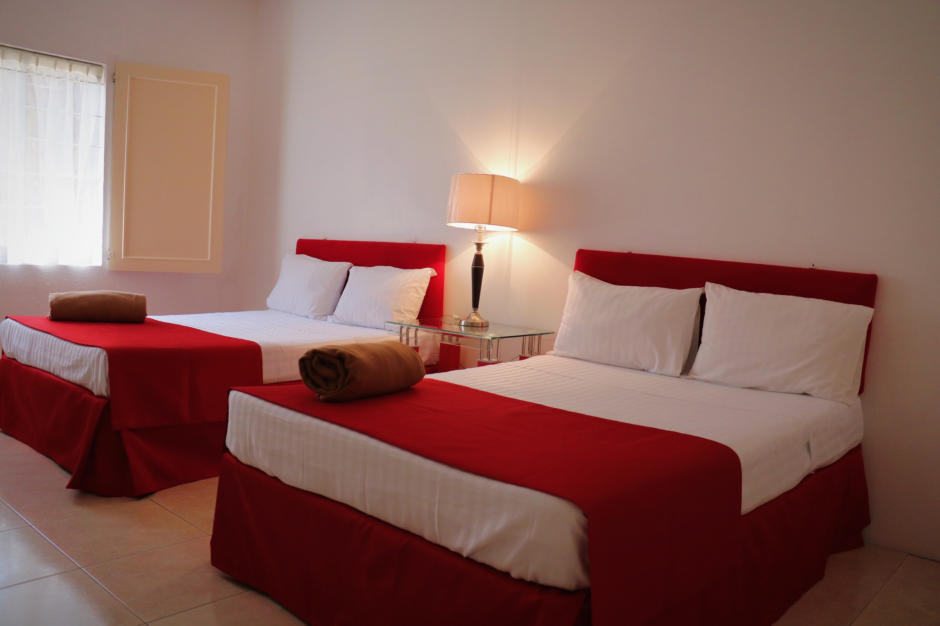 STANDARD, 2 DOUBLE BEDS