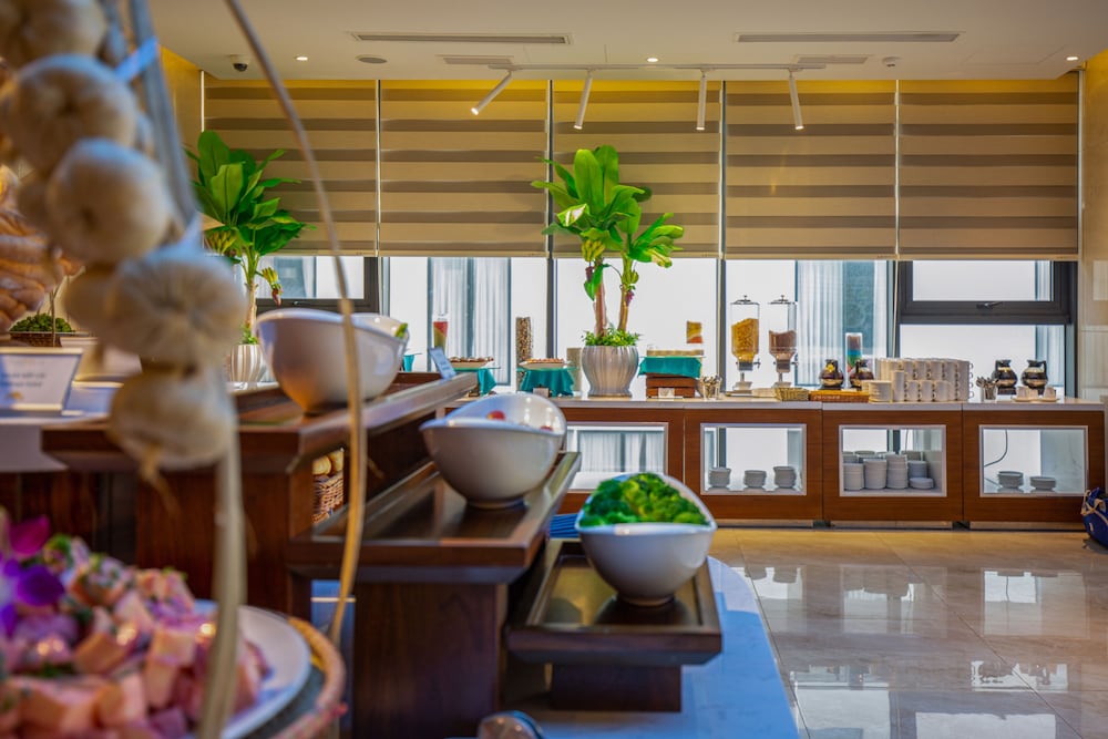 Maximilan Danang Beach Hotel 31/48