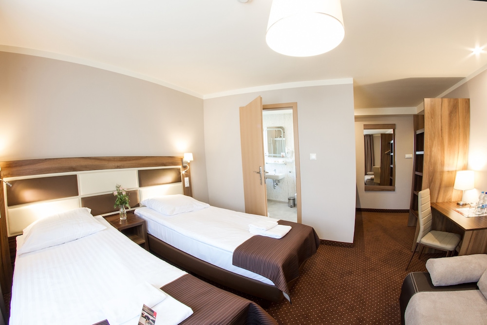 Hotel Diament Zabrze 17/66