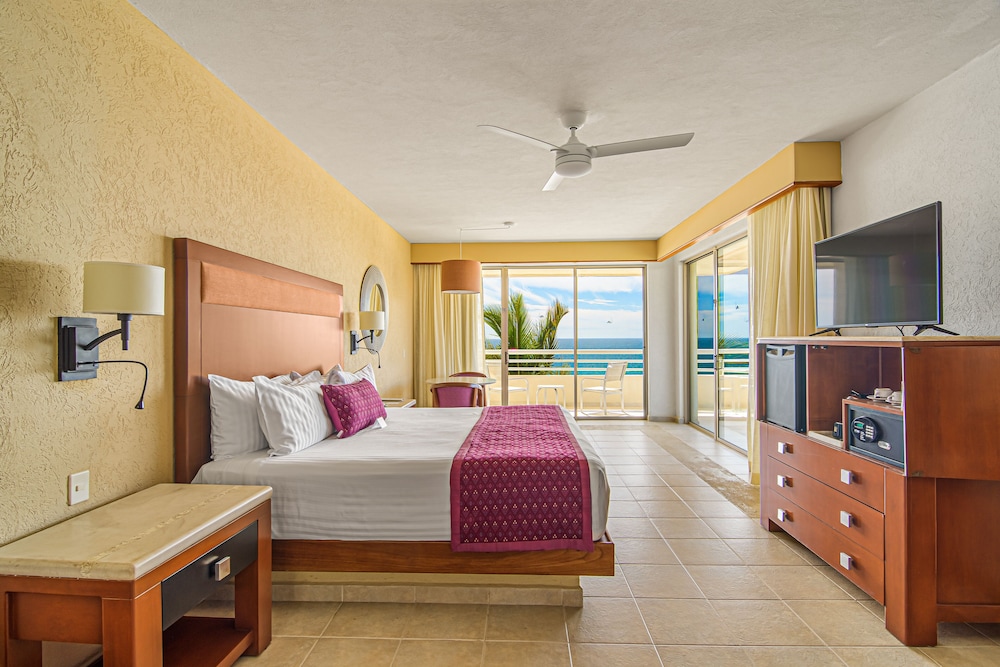 GR Solaris Lighthouse Los Cabos 34/73