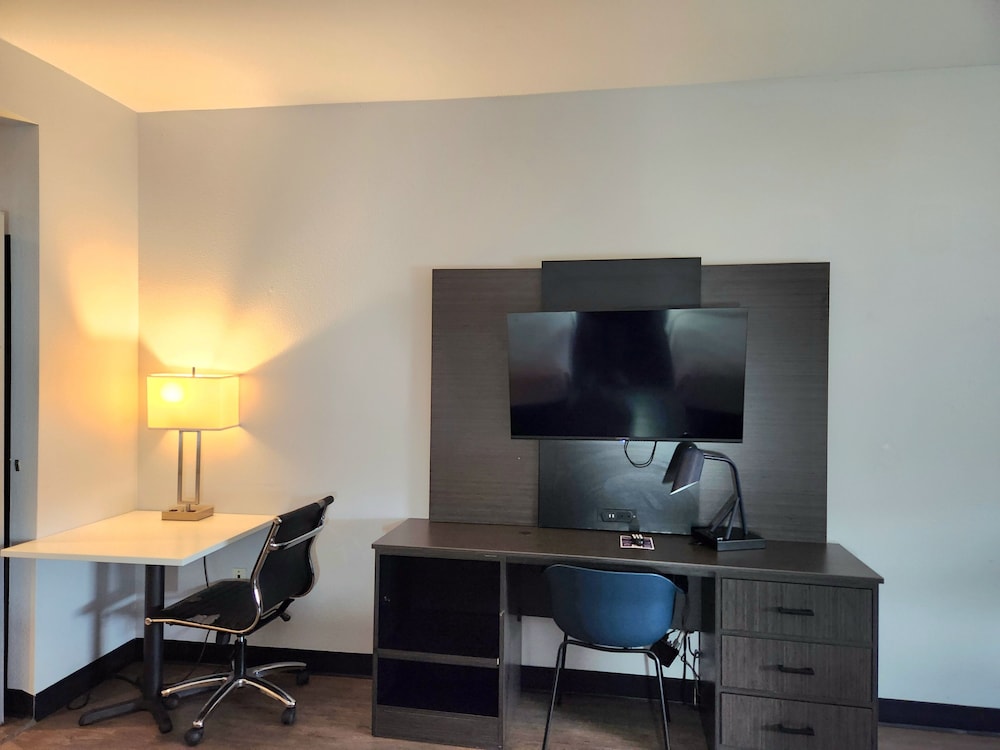 Days Inn & Suites by Wyndham Gonzales TX 44/53