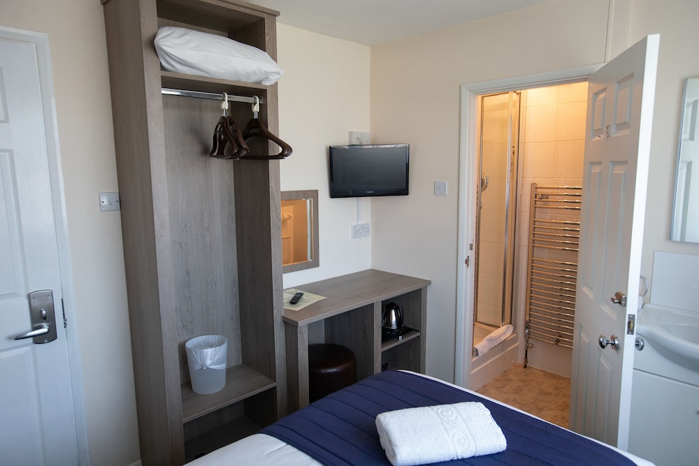 The Corner House Hotel Guest House 39/45