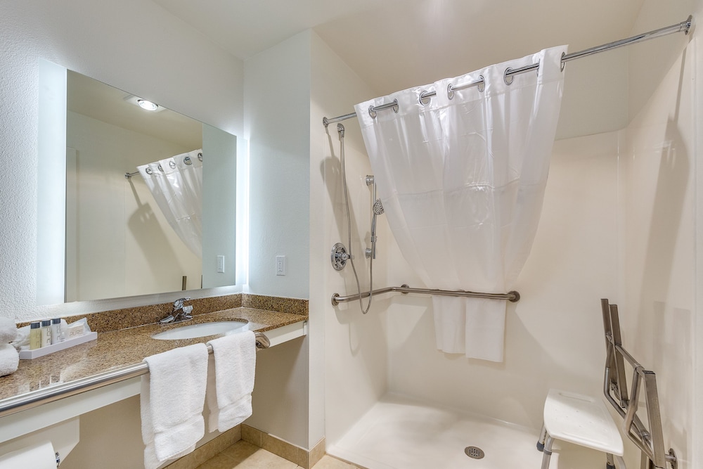 Marshall Suites Bainbridge Island, SureStay Collection by BW 8/34