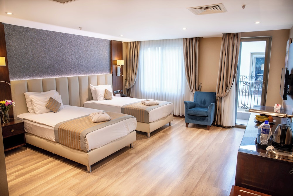 1 BEDROOM, SUITE, TWIN BEDS