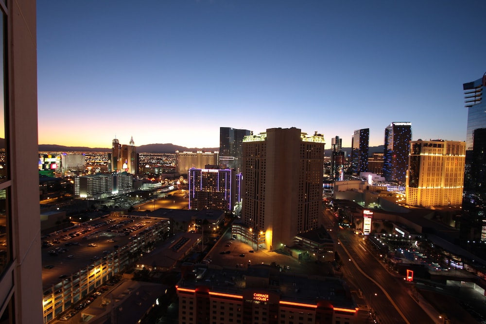 Luxury Suites International At The Signature 61/71
