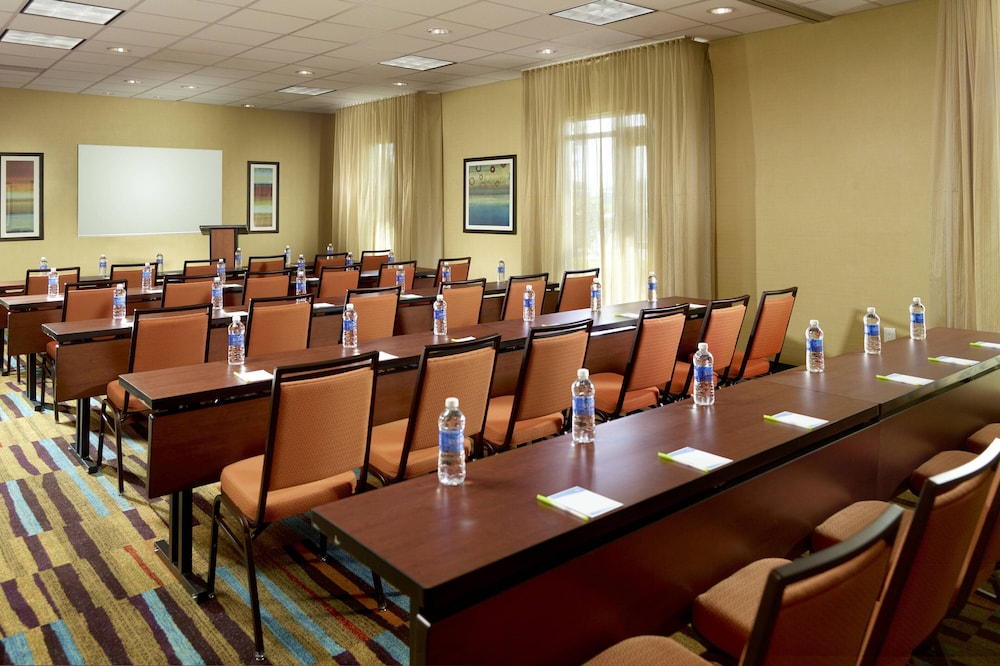 Fairfield Inn Suites Fayetteville North 40/50