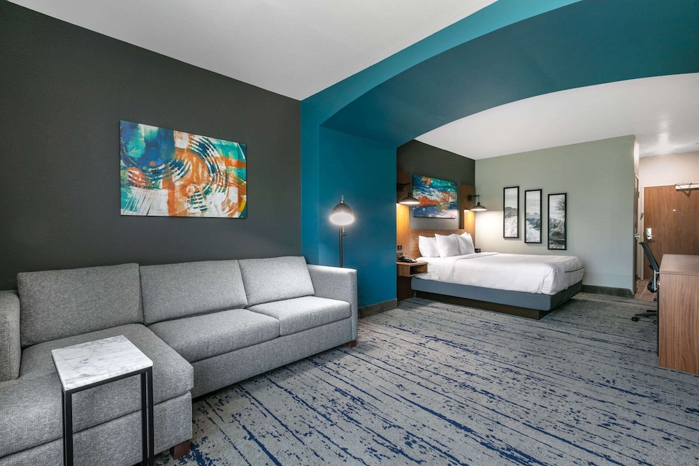 La Quinta Inn Suites Jacksonville 11/34