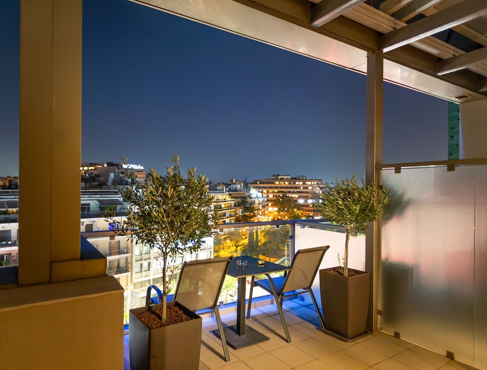 Ilisia Hotel 45/68