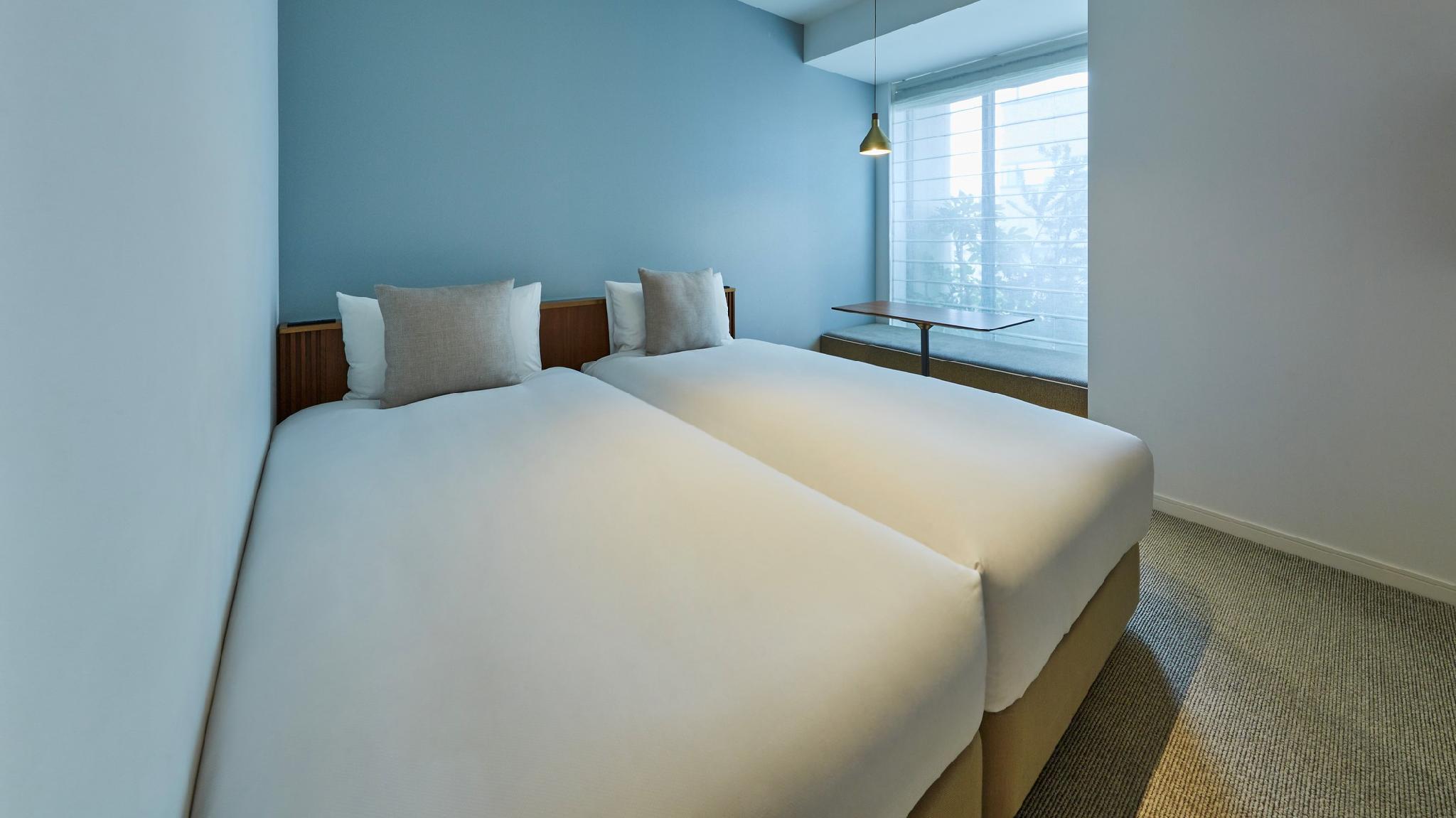 Hollywood, Standard, Twin Beds