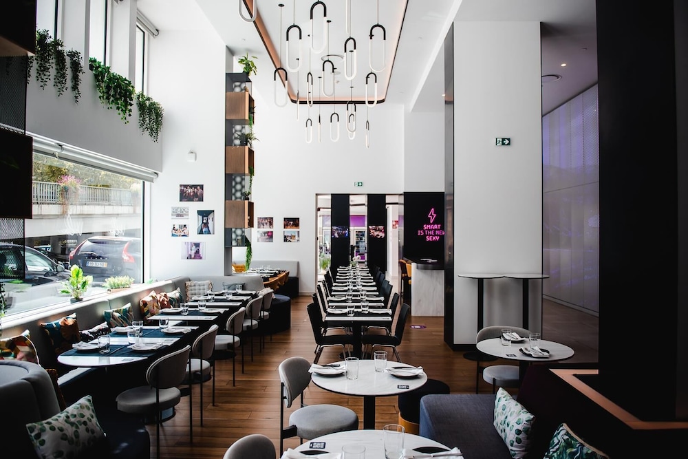 YOTEL Porto, Select by Hilton 38/48