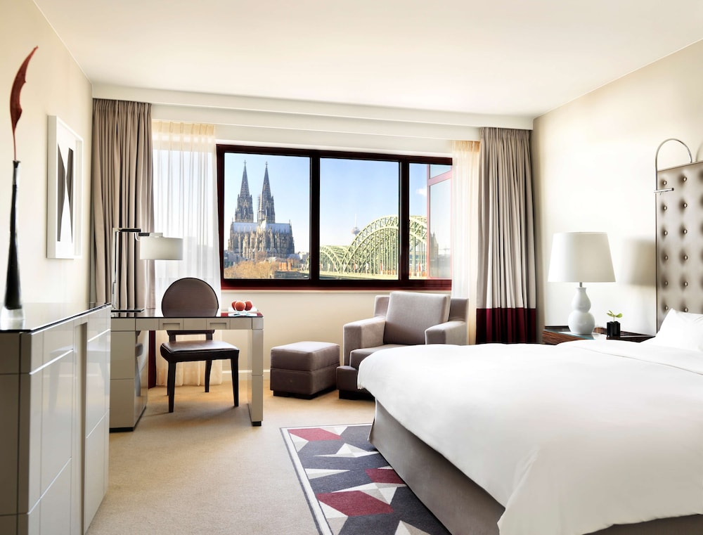 Hyatt Regency Cologne 10/72