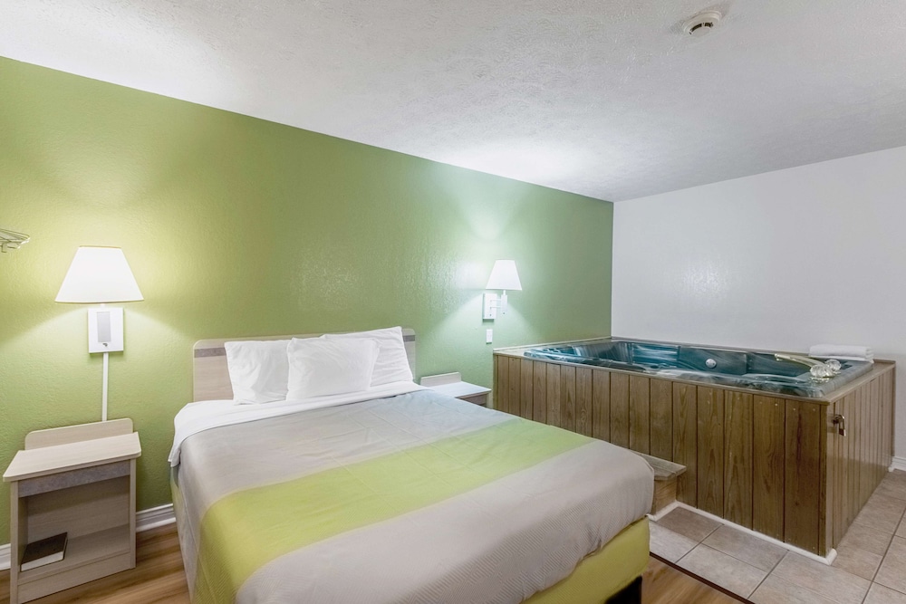 Red Roof Inn Greencastle South Cloverdale 17/34