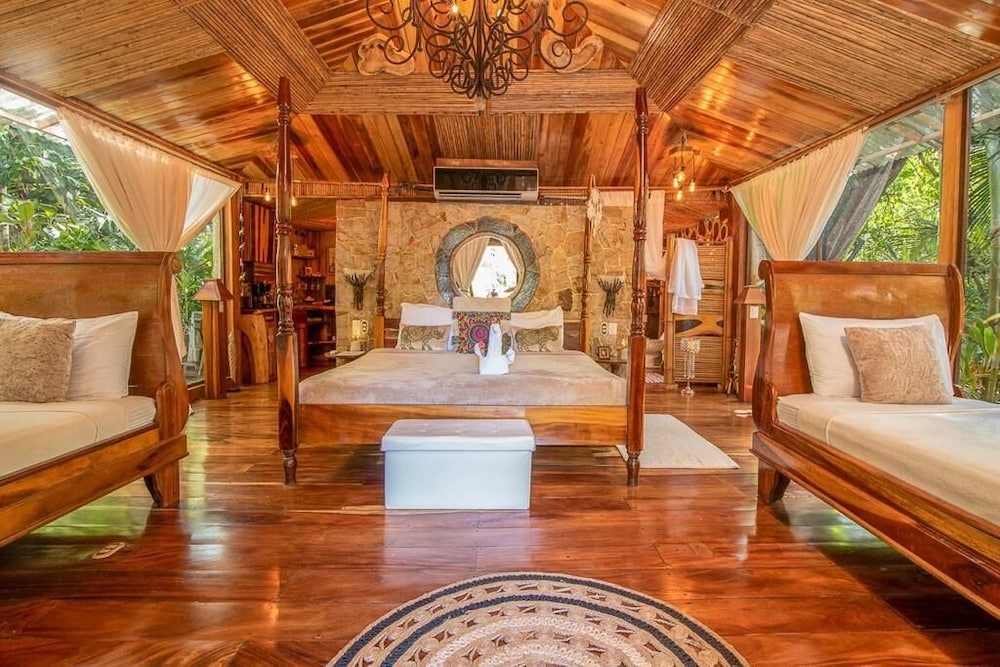 Ocho Artisan Bungalows 57/80