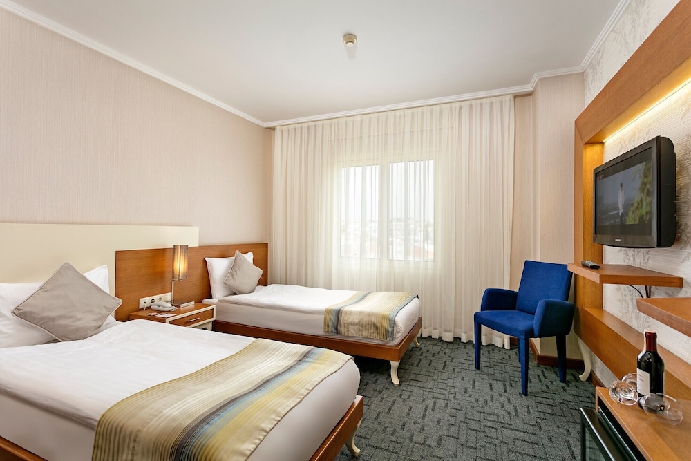Sisus Marina Hotel 7/27