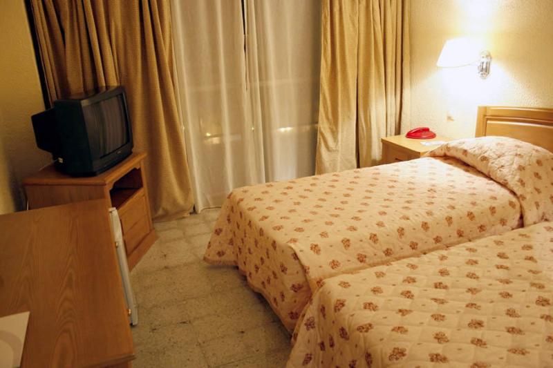 Double Room (S)