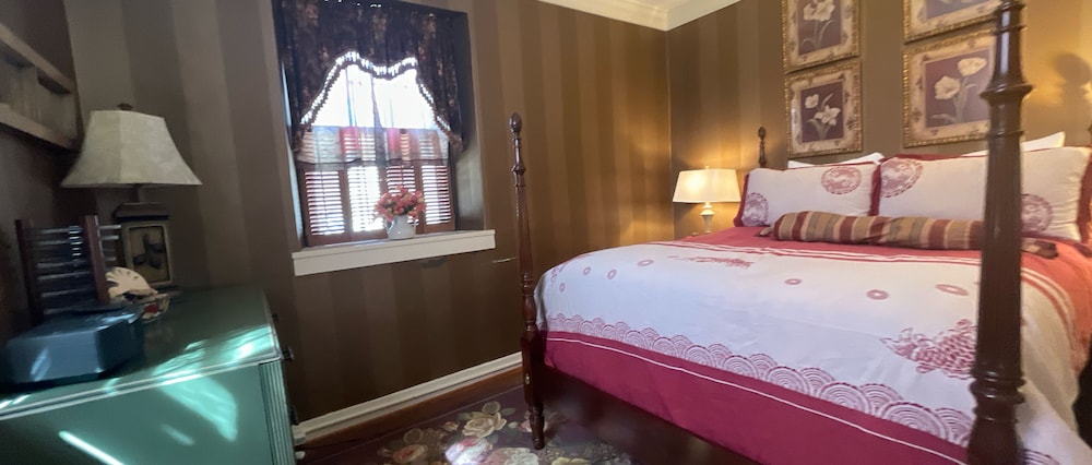 The Wayside Inn Bed Breakfast 11/50