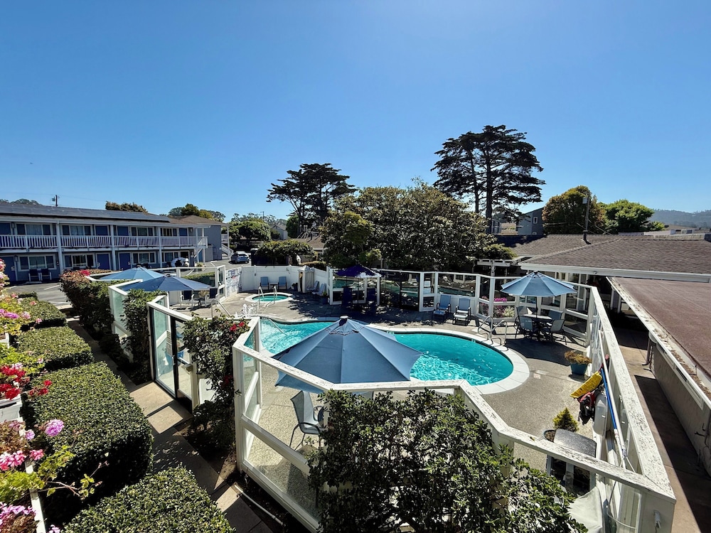 Monterey Bay Lodge 66/71