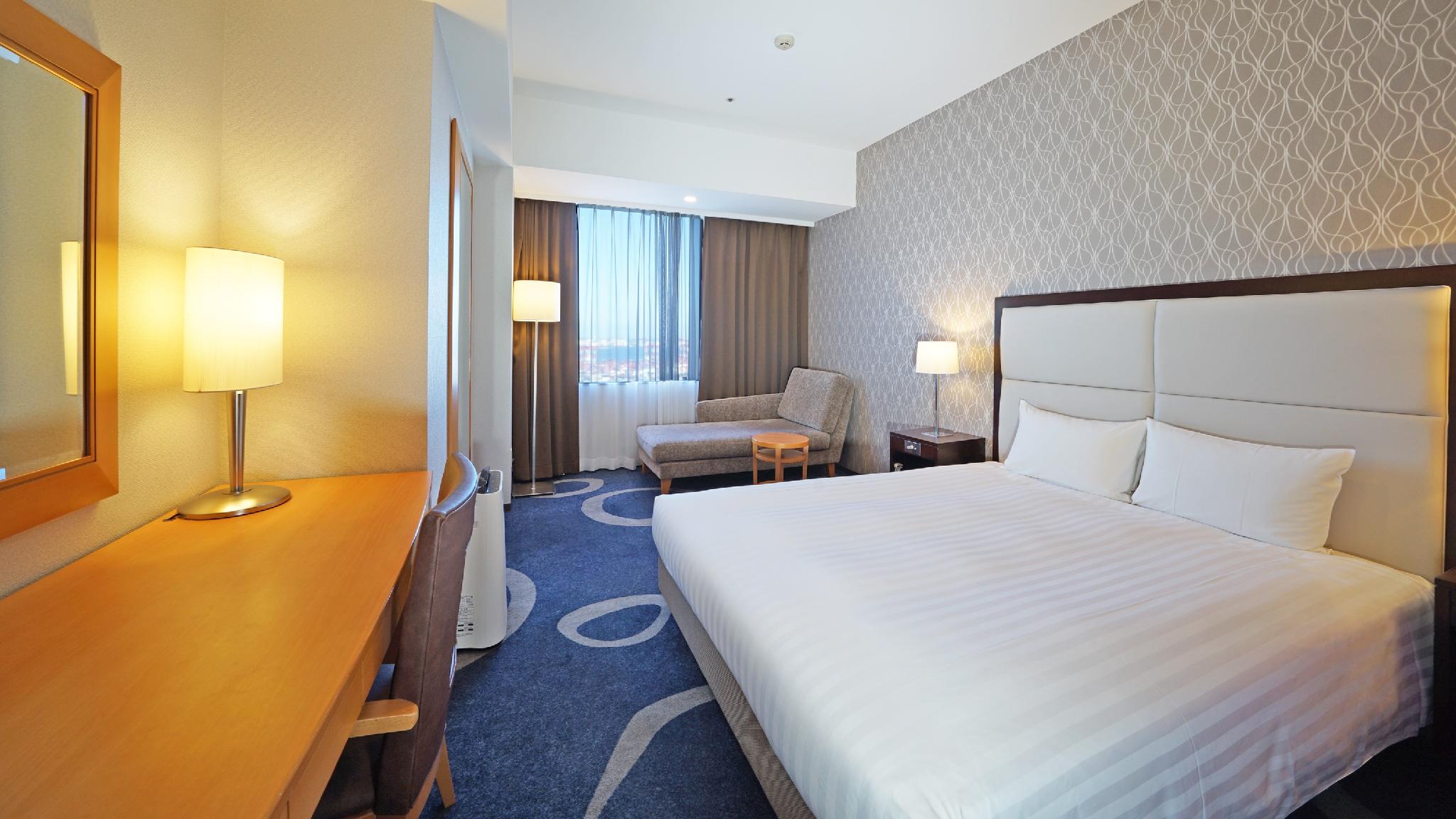 Superior, Double Bed, Sea Side, Ocean View, Night View