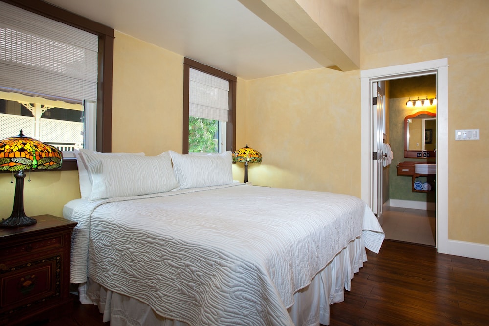 Hermosa Cove Villa Resort and Suites 8/39
