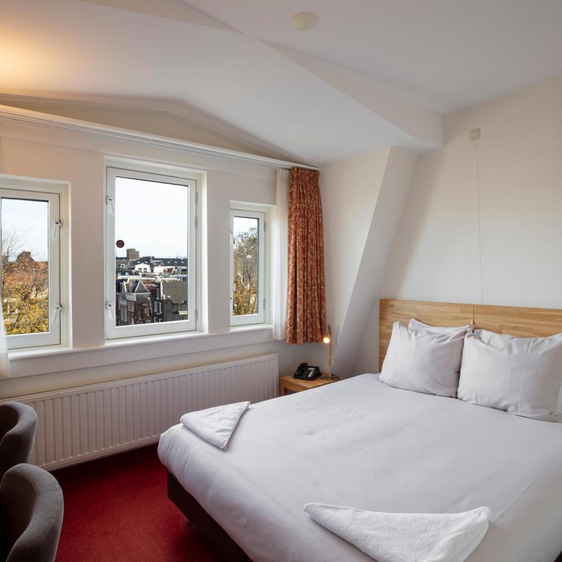 ROOM, DOUBLE BED