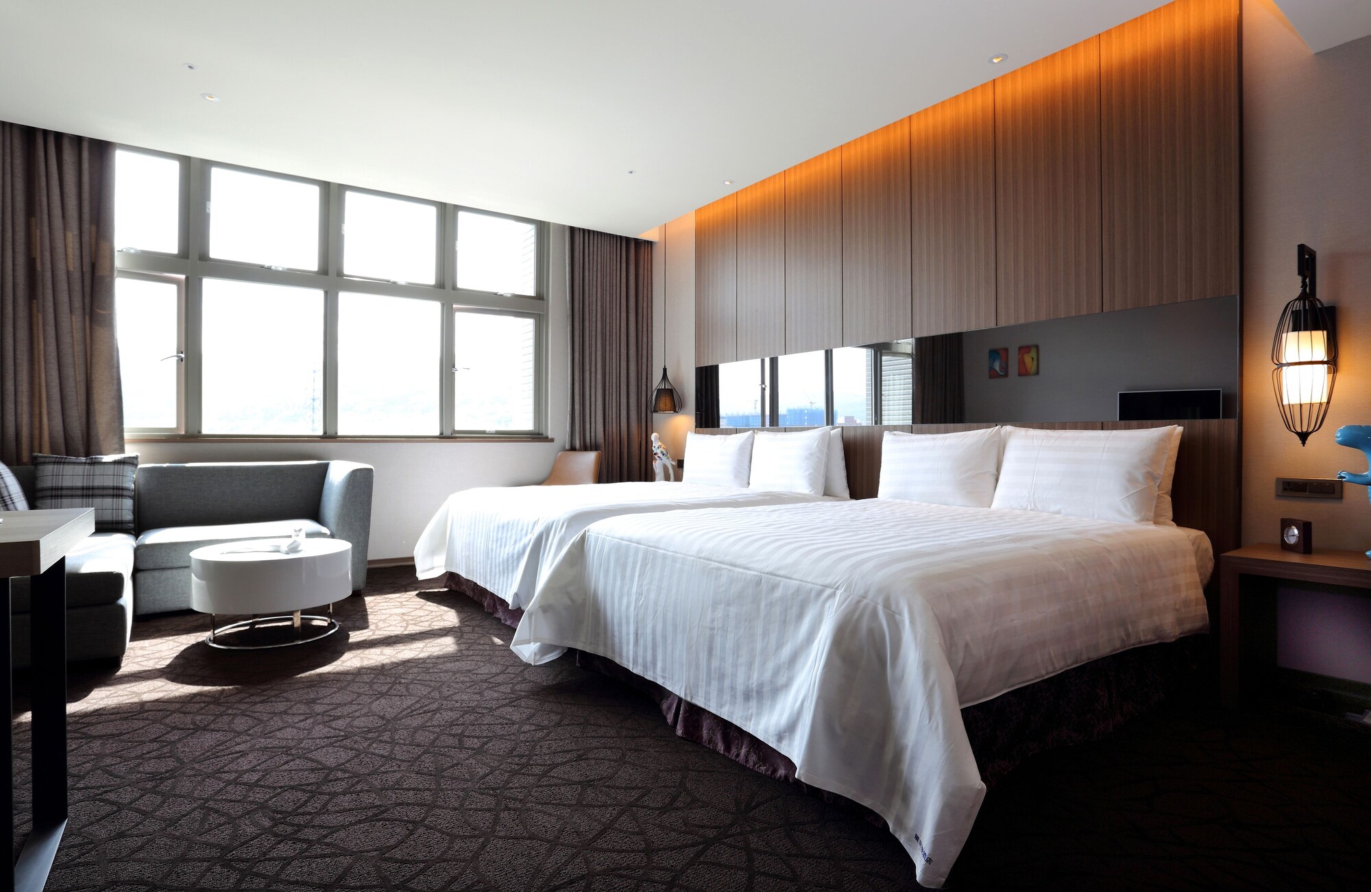 DELUXE, QUADRUPLE, 2 DOUBLE BEDS