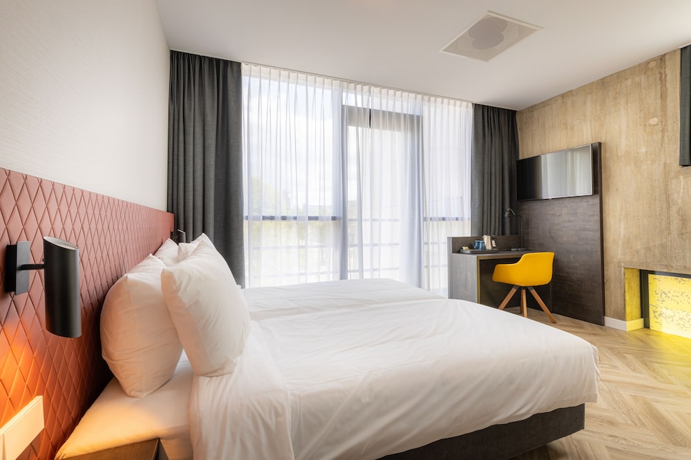 STANDARD, DOUBLE OR TWIN BED