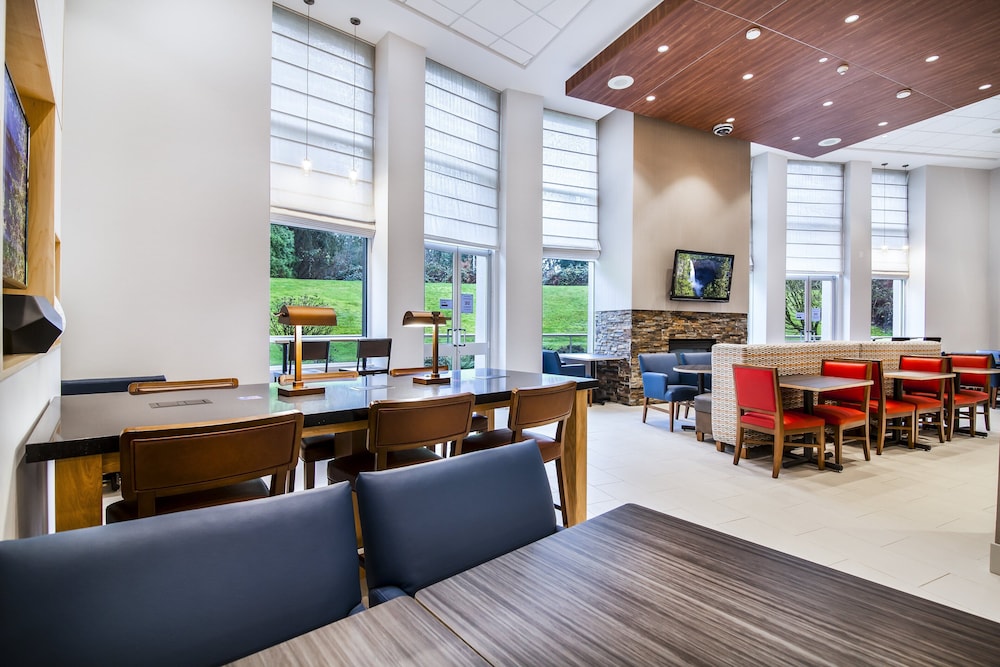 Holiday Inn Express Suites Langley 8/73