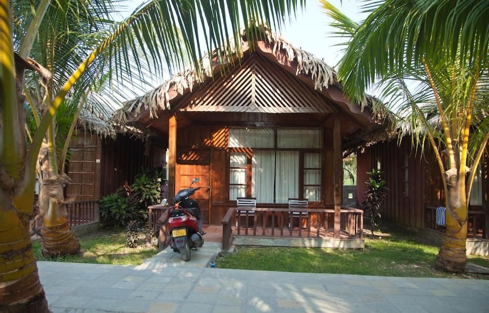 Symphony Palms Beach Resort 50/57