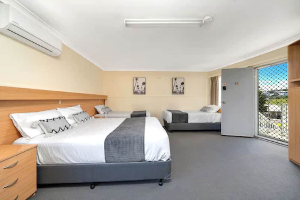 MOTEL 617 33/66
