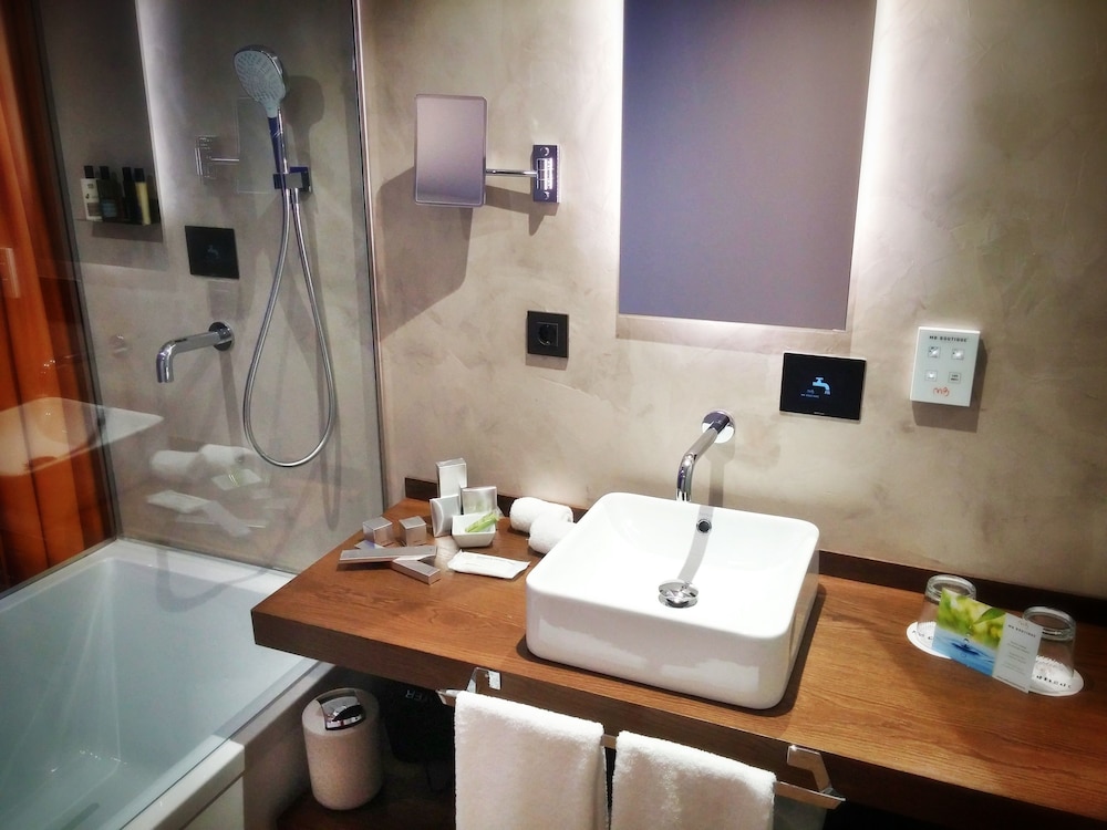 MB BOUTIQUE HOTEL 48/50