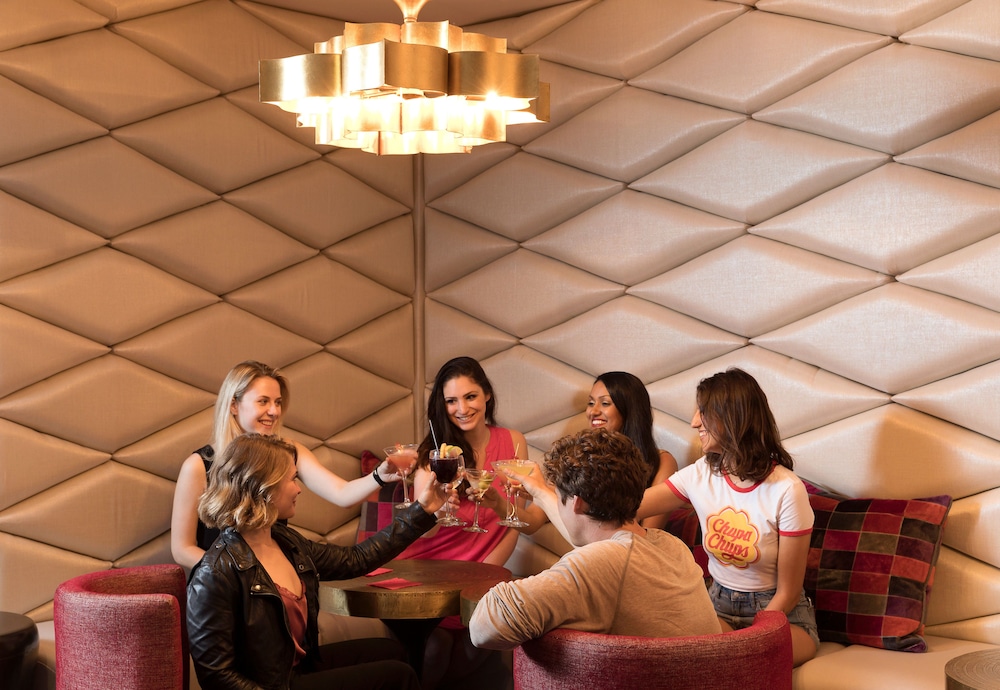 Charlesmark Hotel 15/30