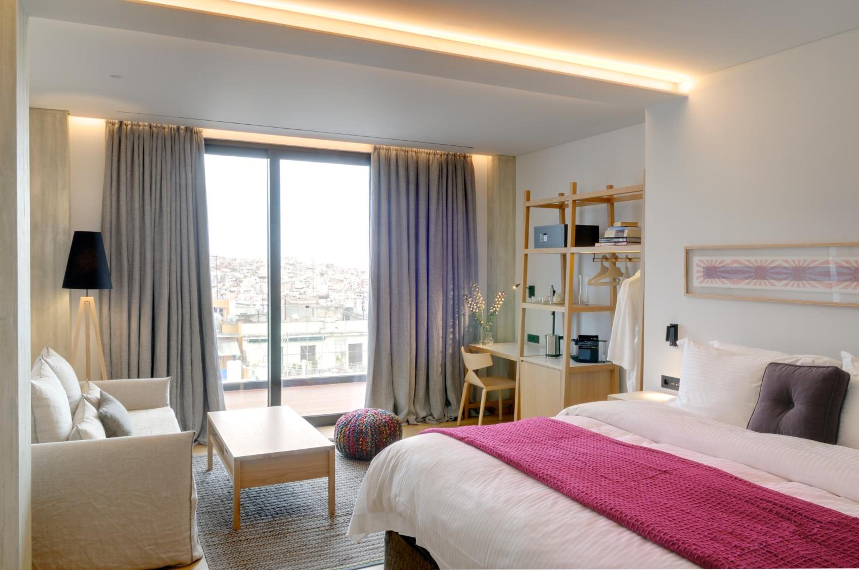 Metropolitan, Suite