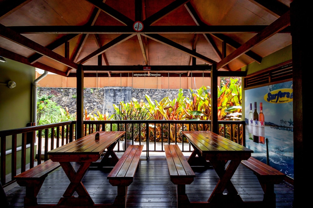 SURFERS SELF CATERING CHALETS 15/31