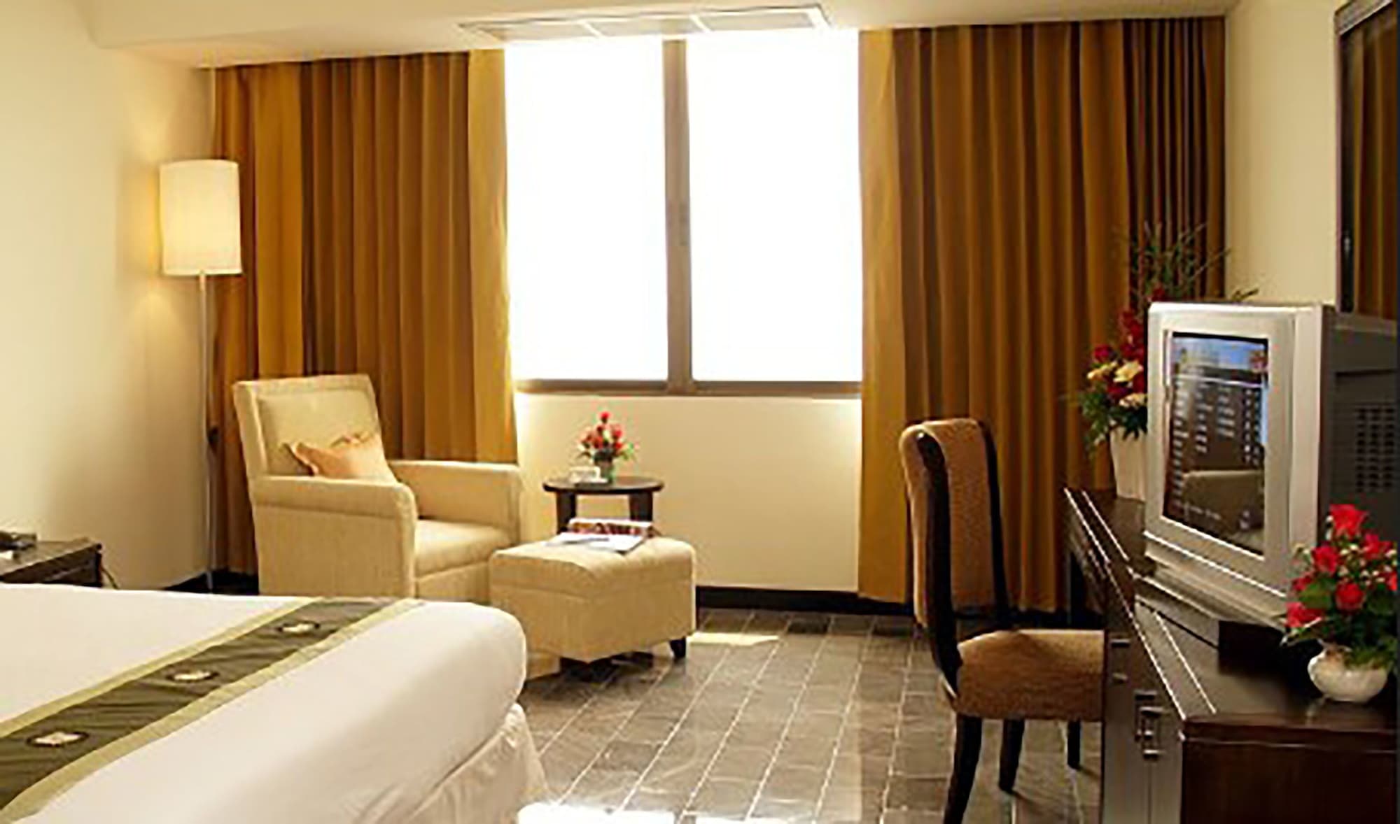 DELUXE, TWIN BEDS OR SINGLE BED