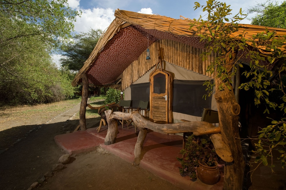 LAKE NATRON TENTED CAMP 15/17