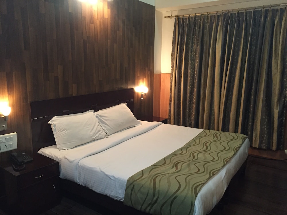 Hotel Krishna Sagar(Raj Nagar) 43/62