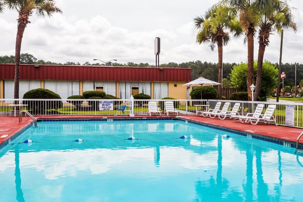 Super 8 by Wyndham Hardeeville/Savannah North 3/24