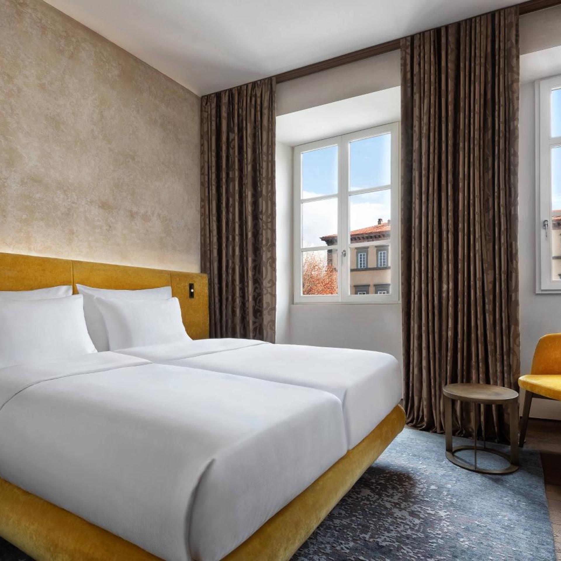 Victorian, Guest Room, Twin Beds, City View