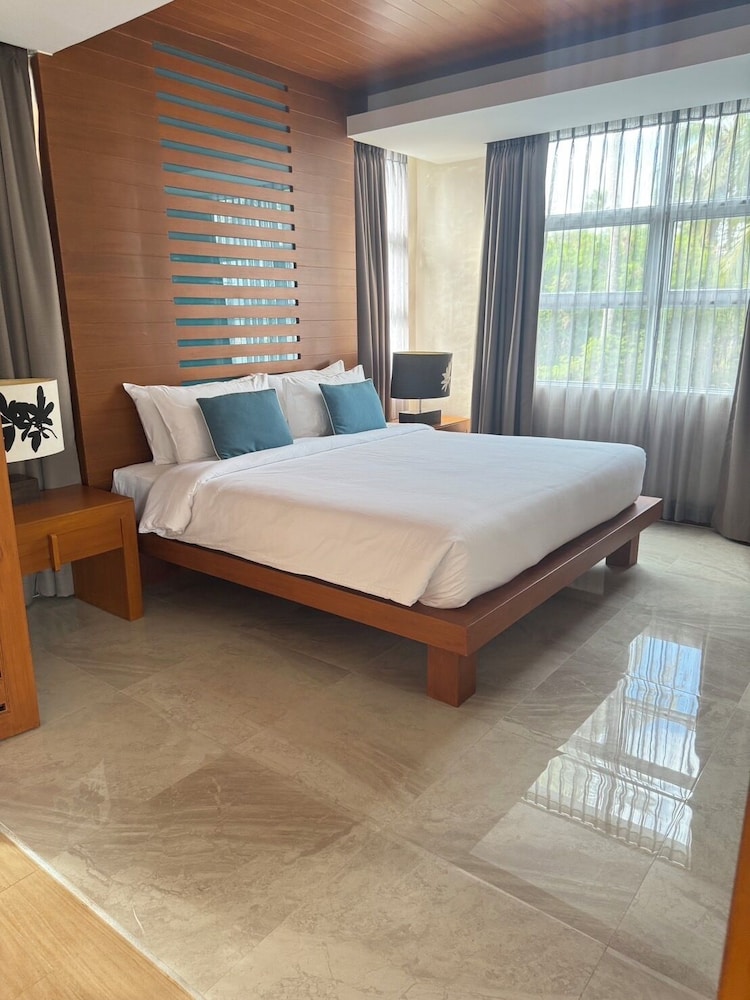 Supreme, King Bed, Sea View, Beach Zone
