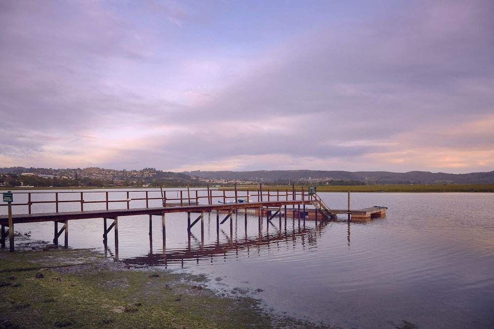 KNYSNA RIVER CLUB - KNYSNA 67/76