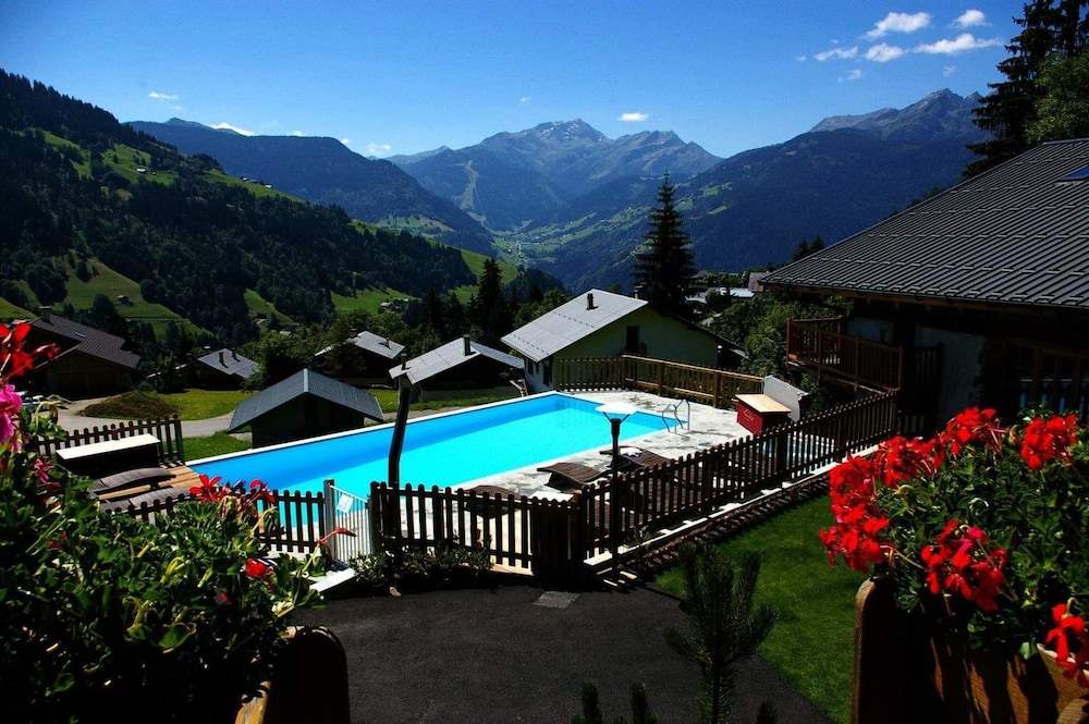 Chalet-Hotel La Ferme du Chozal, The Originals Relais (Hotel-Chalet de Tradition) 61/69