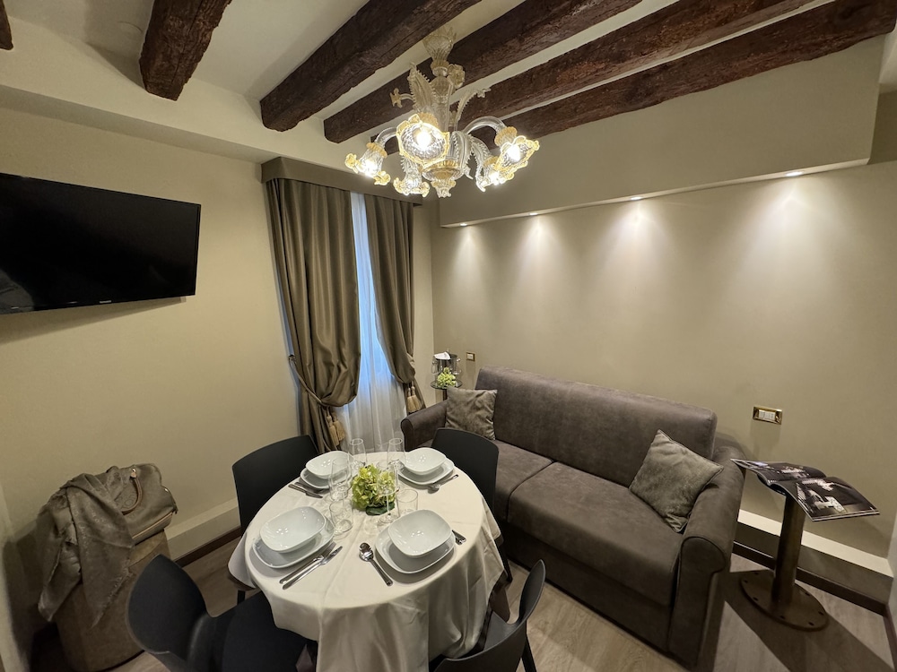 Cà dell' Arte Palace 33/50