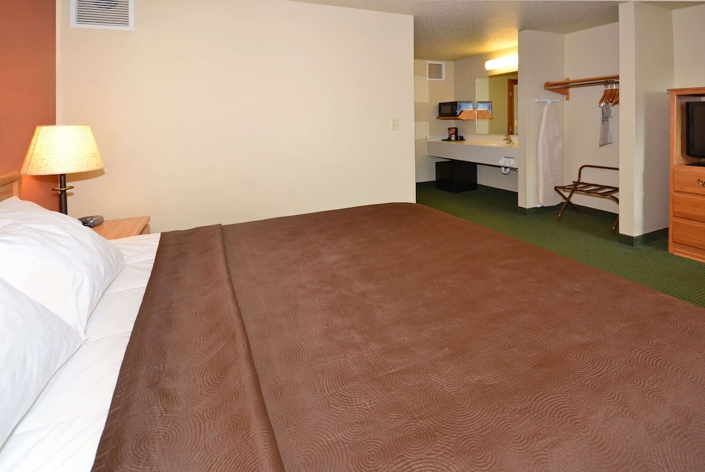 AmericInn by Wyndham Silver Bay 20/59